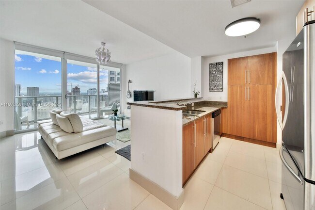 Primary Photo - 300 S Biscayne Blvd