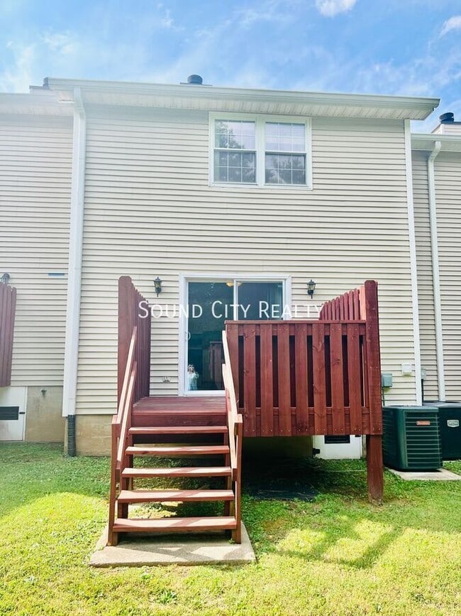 Building Photo - 238 Timberway Dr