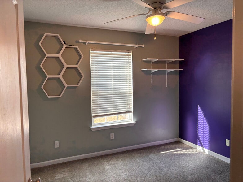 Building Photo - 134 Camellia Dr