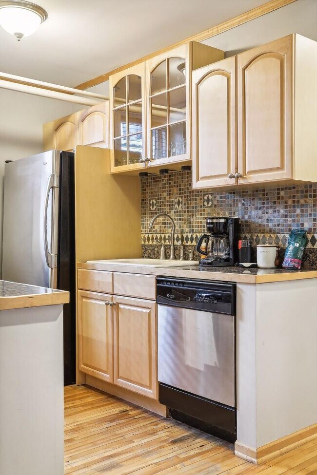 Building Photo - 3006 W 44th St