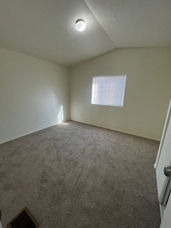 Building Photo - ***2 BEDROOM/1 BATH - CORNER LOT - CORDES LAKES***