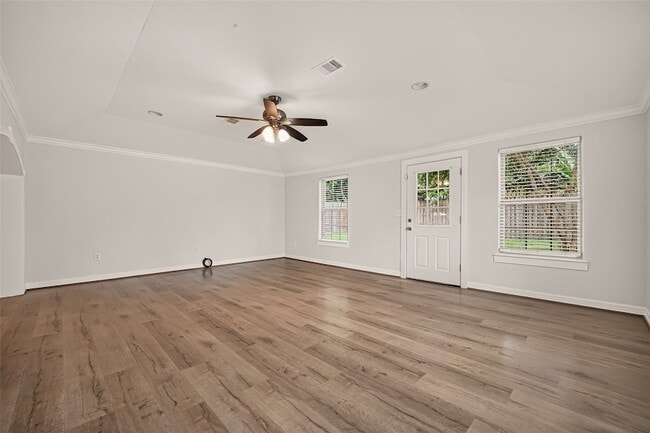 Building Photo - 1215 Mosher Ln