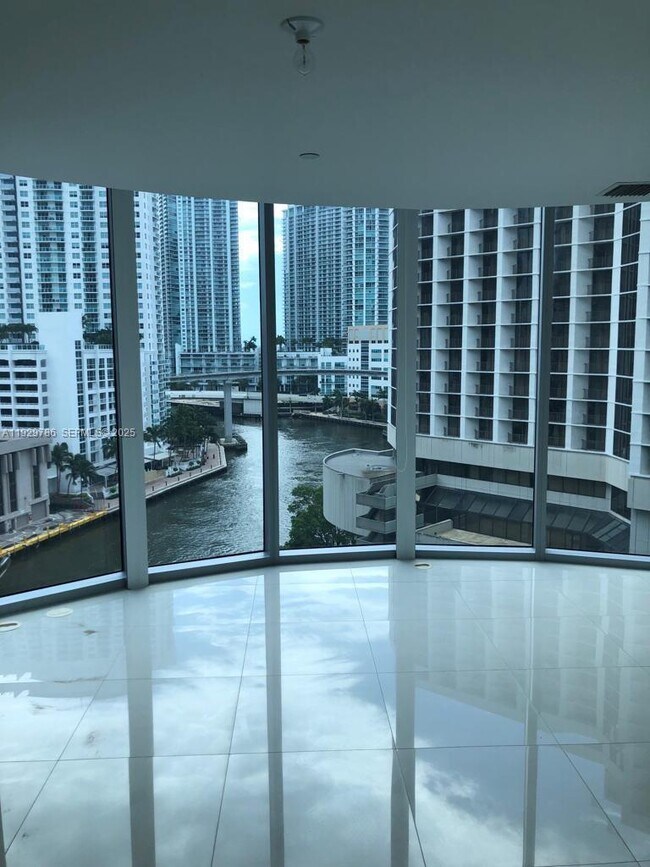 Building Photo - 200 Biscayne Blvd Way