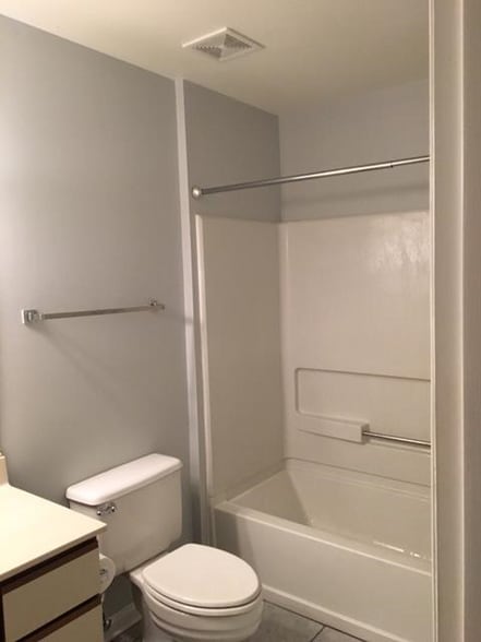 Tub & Shower Bathrooms - 2112 Blair Blvd
