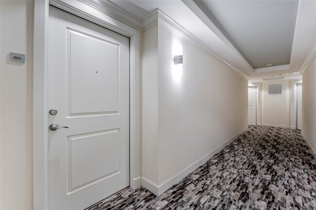 Building Photo - 511 SE 5 Ave