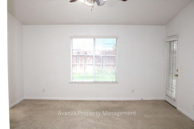 Building Photo - Home for Rent 5428 W. Saginaw Ave Fresno, CA 93722 Description 4 Bedroom/2 Bath Home in Fresno (D...