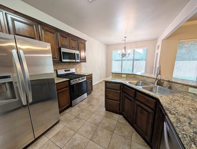Building Photo - Three Bedroom Plus Study in Edmond