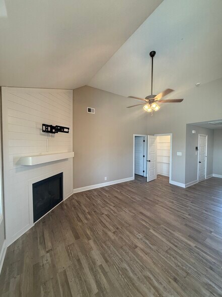 Building Photo - 1100 Cardinal Creek Dr