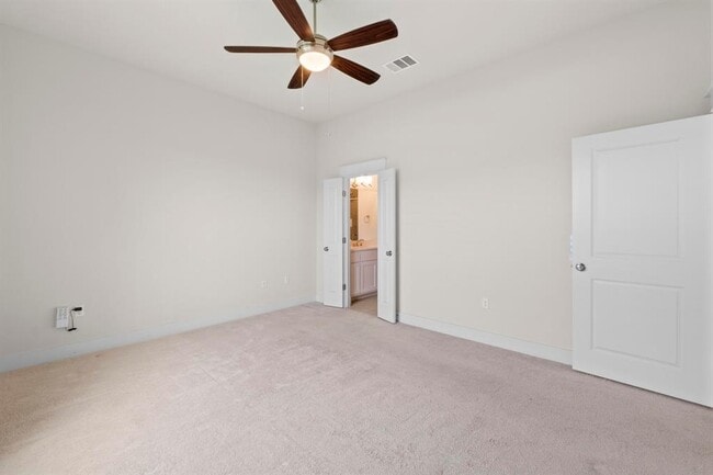 Building Photo - 13001 Hymeadow Dr