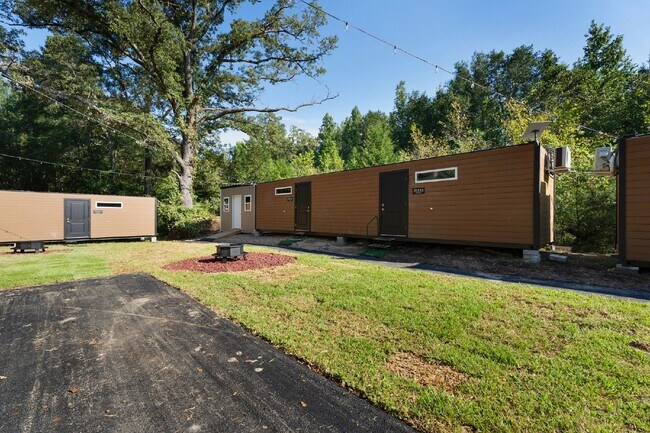 Building Photo - Studio Efficiency Apartment