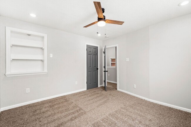 Building Photo - Beautiful 3 bedroom home in Pittsburgh available July 10!