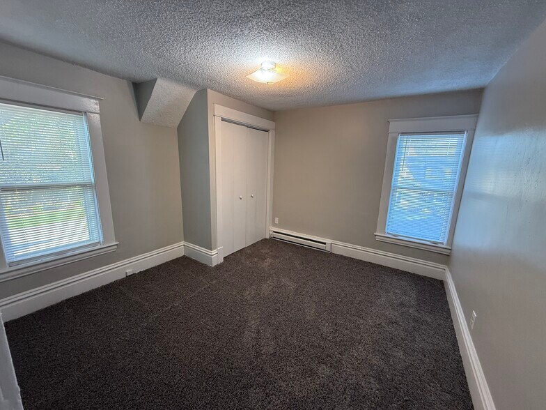 Building Photo - 2936 Earle Ave SW