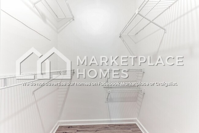 Building Photo - 1533 Kingfisher Ln N