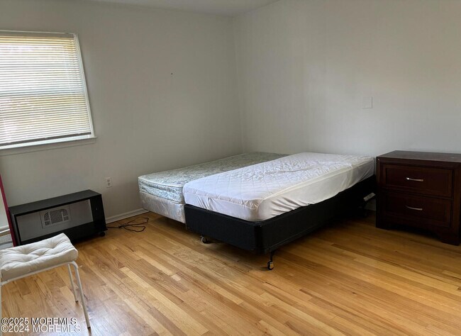 Building Photo - 41 Heath Ave