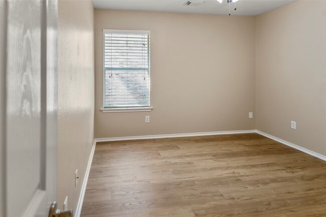 Building Photo - 22 Garden Lodge Pl