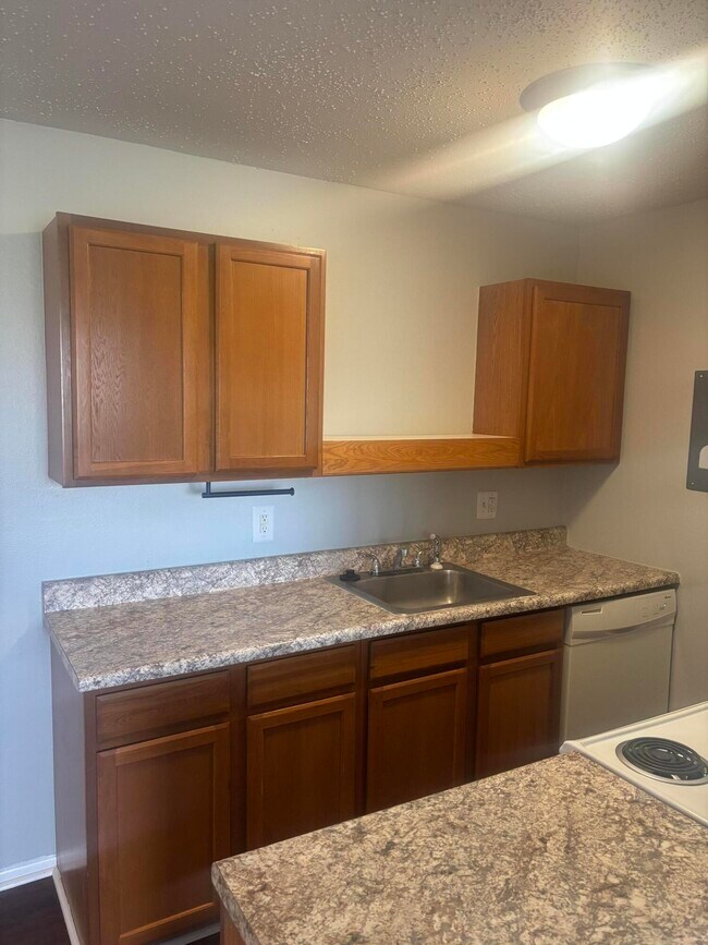 Building Photo - 157 Canfield St