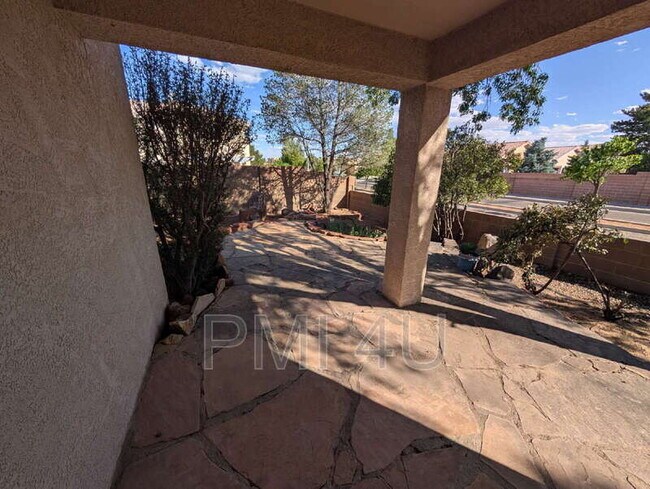 Building Photo - 9800 Kokopelli Dr NW