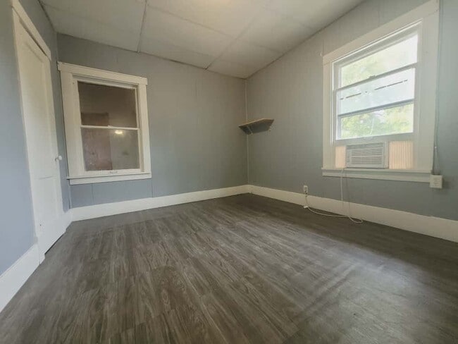 Building Photo - 424 1/2 N Wheeler Ave