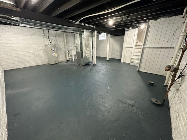Building Photo - Renovated 2BR/1BA Rent to Own Home with Dr...