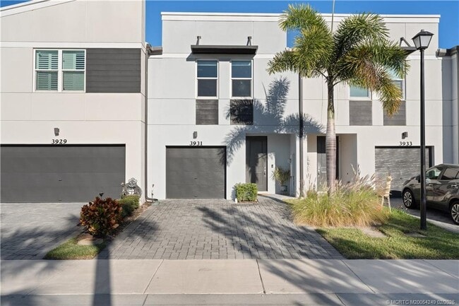 Building Photo - 3931 SE Mentmore Ln