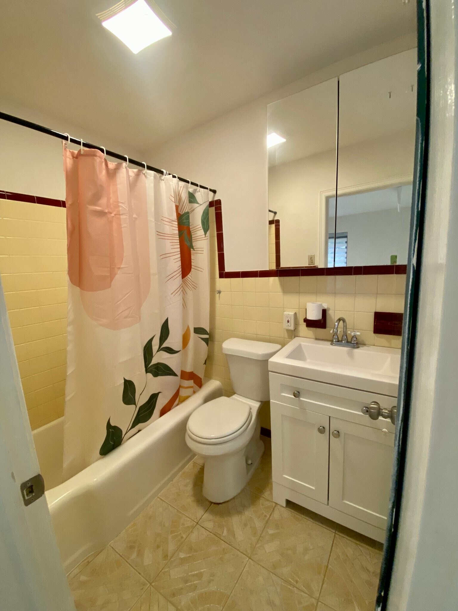 Building Photo - 251 Mateo Way NE