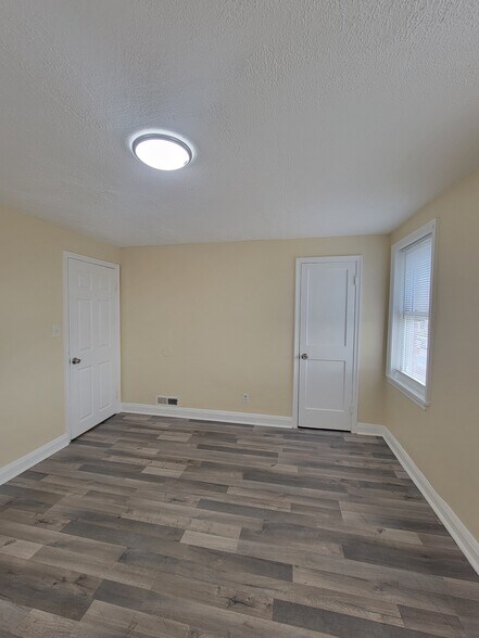 Building Photo - 3226 Westmont Ave