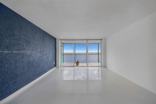 Building Photo - 1175 NE Miami Gardens Dr