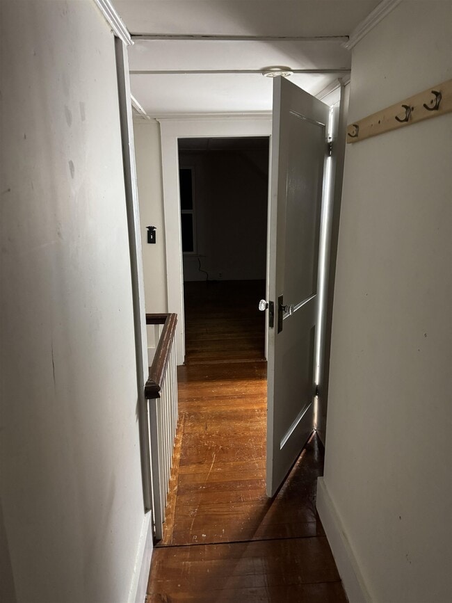 Building Photo - 5 Perry Ave