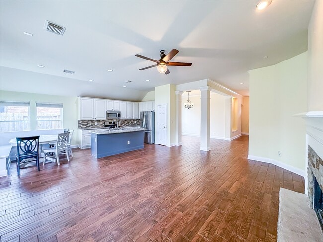 Building Photo - 3015 Gilford Ln