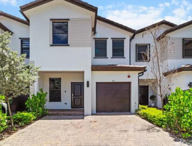 Building Photo - 221 SW 159th Way