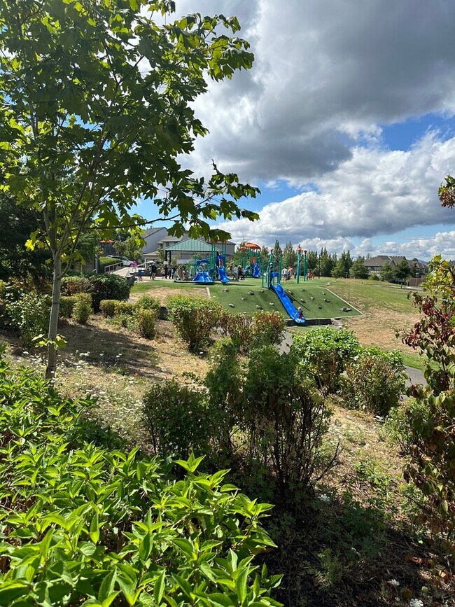 Building Photo - BEAUTIFUL CONTEMPORARY HOME IN BETHANY