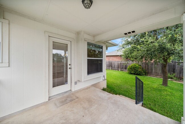 Building Photo - 4105 Pebble Ridge Cove