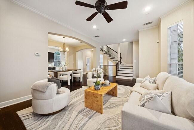 Building Photo - 5407 Lillian St