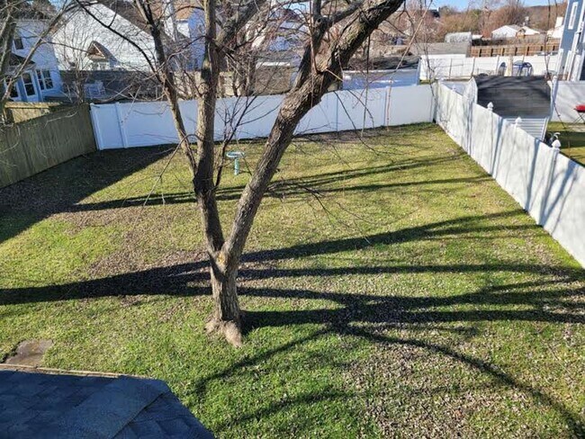 Building Photo - Ocean Lakes Single Family Home Ready for Move In!