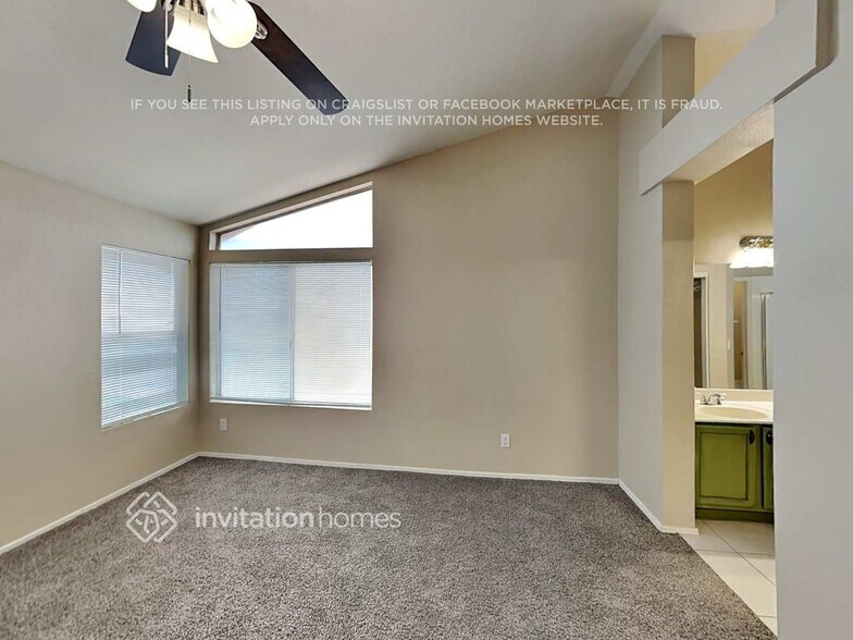 Building Photo - 1308 E Artesian Way