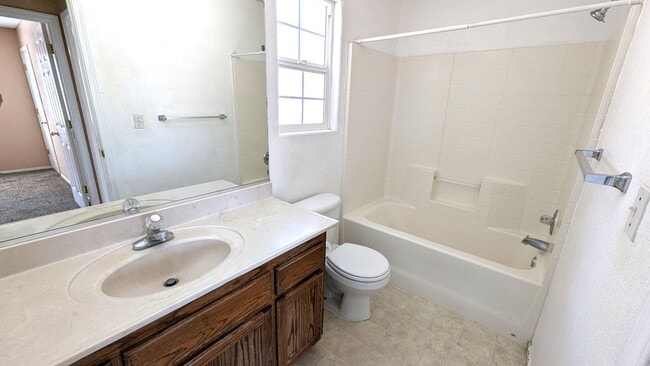 Building Photo - Beautiful Westside 3 Bedroom 2 Bath Home