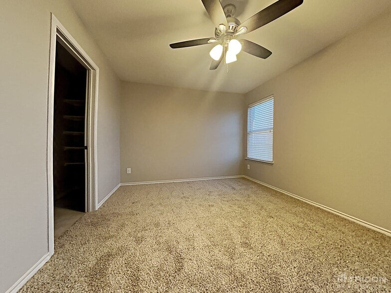 Building Photo - 1308 Basswood Ln