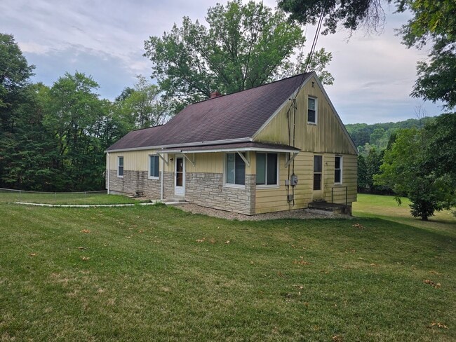 Building Photo - 302 South Dr