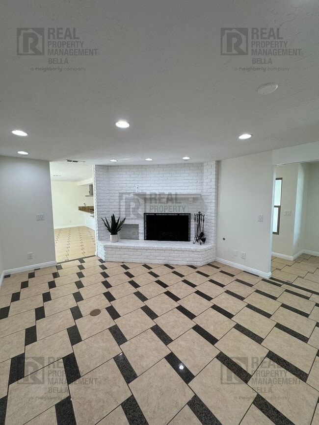 Building Photo - Spacious Single-Story 7-Bedroom Home with Open Layout & Abundant Natural Light