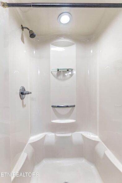 Building Photo - 523 N Bertrand St