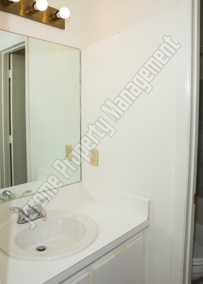 Building Photo - 98442 Windward Ave