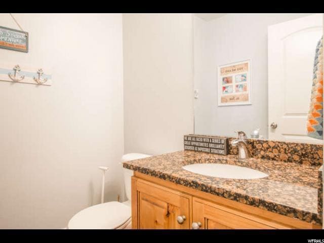Building Photo - Lovely Townhome Conveniently Located Near ...