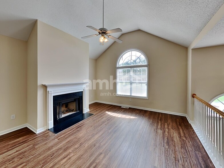 Building Photo - 5745 Newnan Cir