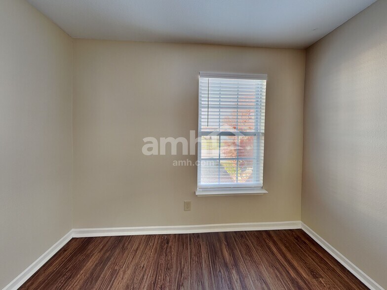 Building Photo - 1420 Dowell St