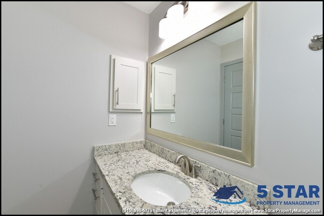 Building Photo - 13744 Flora Vista Ave