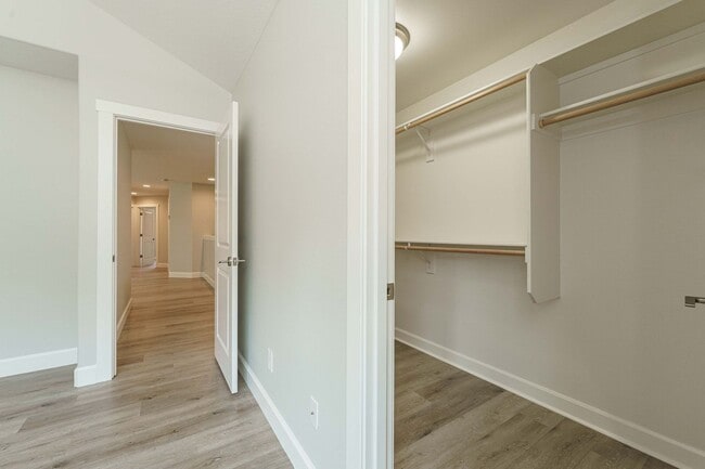 Building Photo - Desirable Salmon Creek Home Located in Lux...