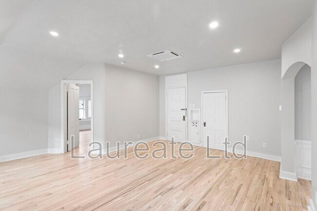 Building Photo - 1058 Pearl St