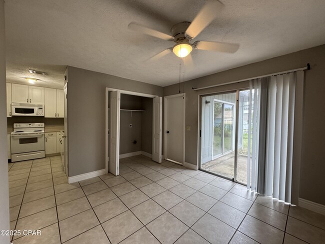 Building Photo - 2538 Johnson Dr