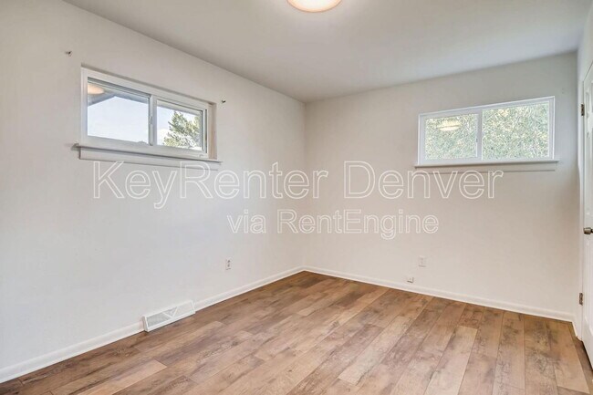 Building Photo - 9160 Cypress Dr