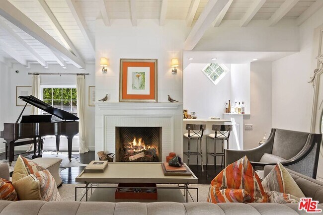 Building Photo - 111 S Glenroy Ave